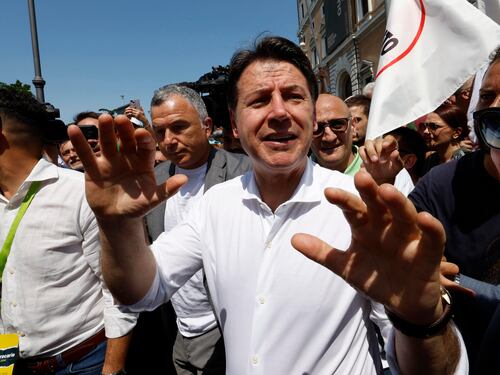 L'irritazione di Conte per il ritorno-show di Grillo