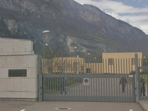 Va in questura a chiedere asilo politico ma è ricercato per omicidio