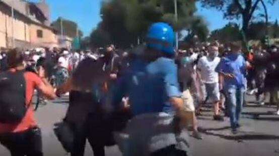 Roma, manifestazione degli ultrà: scontri al Circo Massimo