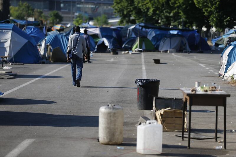 Blitz della polizia nella tendopoli dei migranti alla Stazione Tiburtina 16