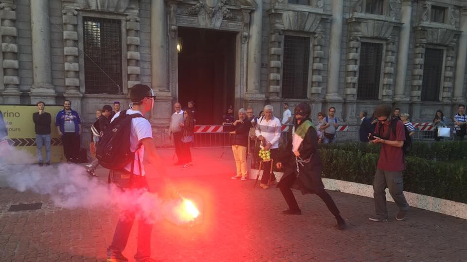 Sala trova un'altra scusa per salvare i centri sociali
