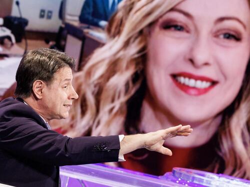 "Vuole lo scontro": il delirio di Conte contro Meloni