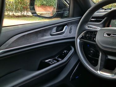 Jeep Grand Cherokee 4xe, guarda la gallery del nuovo SUV Premium  20