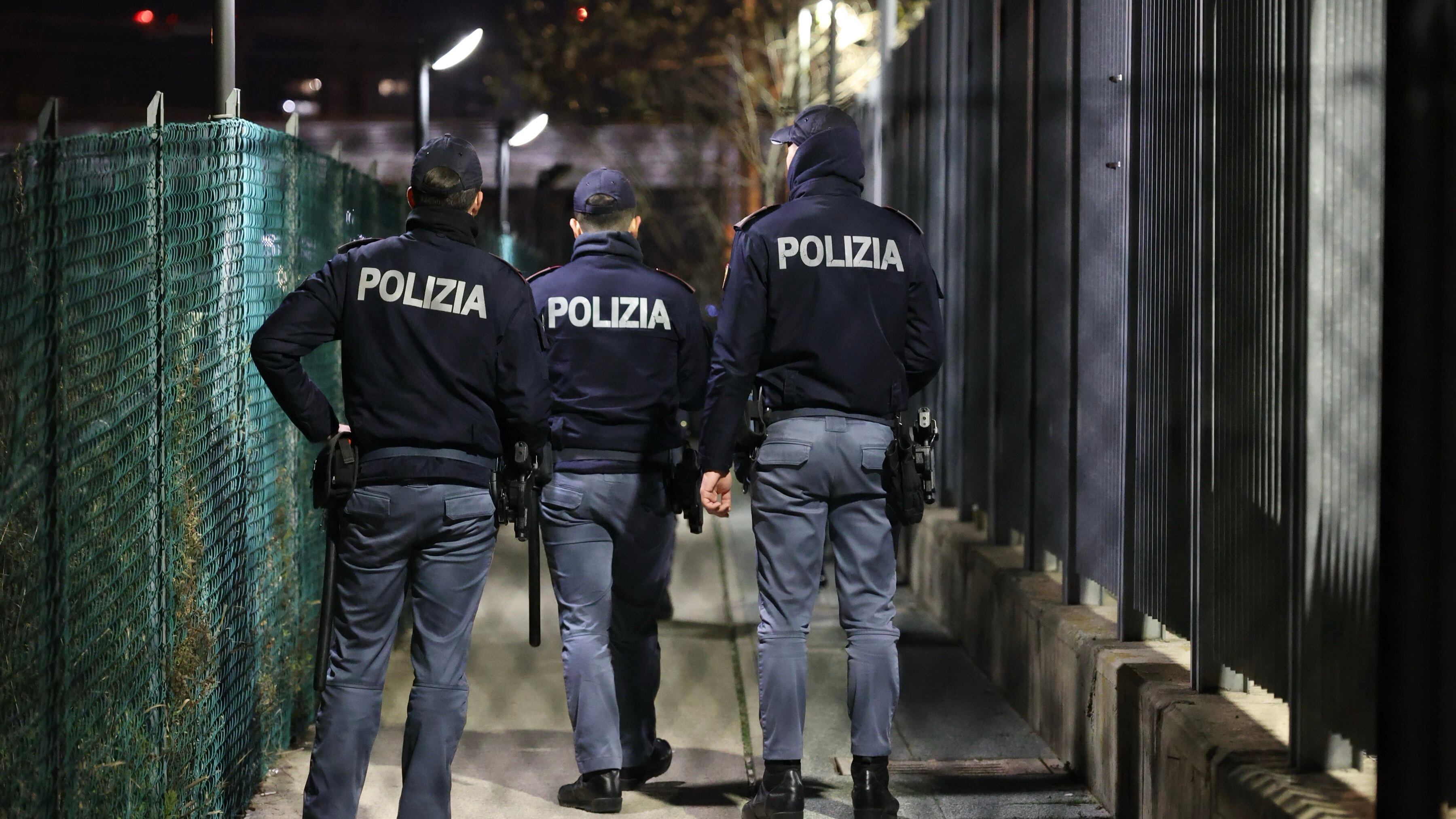 Capotreno ucciso in stazione. Identificato il killer: è in fuga