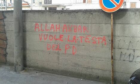 Ora l'Isis minaccia il Pd: "Allah vuole la tua testa"  1