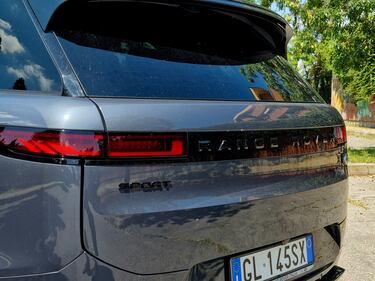 Nuova Range Rover Sport, guarda la gallery della prova  9