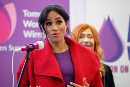 Meghan Markle in rosso per un poeta: foto 4