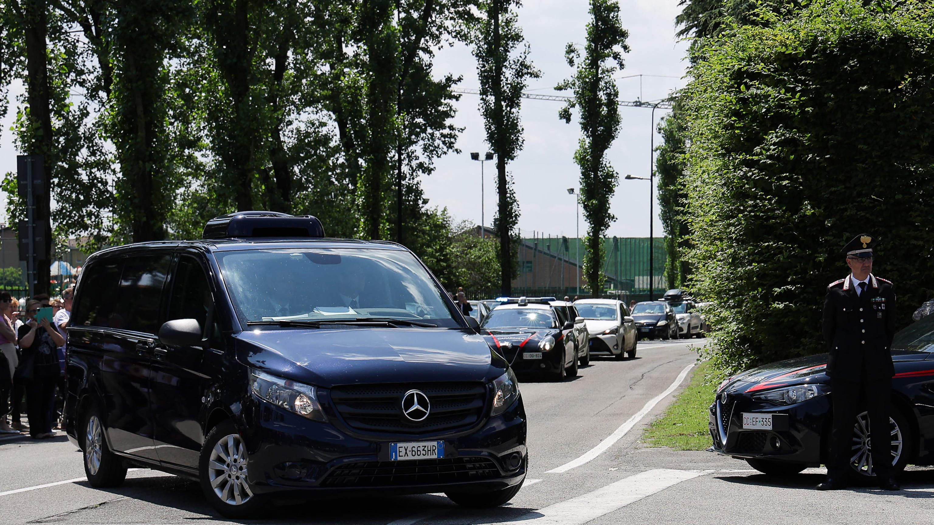 Come sarà e chi ha realizzato la bara di Berlusconi