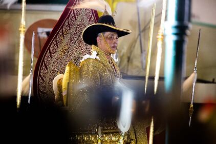 La Thailandian celebra l'incoronazione del re 9