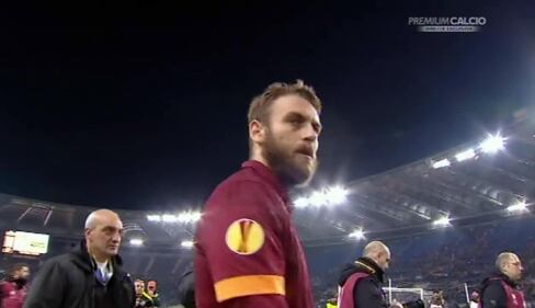 Europa League, faccia a faccia tra i giocatori della Roma e i tifosi 7