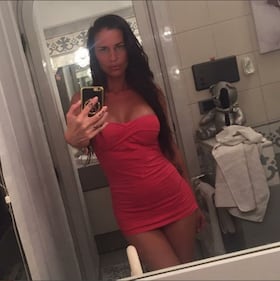 Antonella Mosetti hot, la scollatura arriva all'ombelico 8