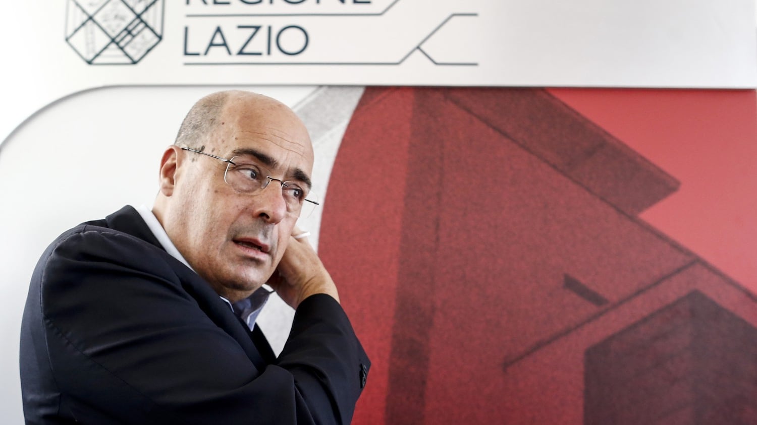 Zinga annuncia la fine del commissariamento, ma l'ex grillino lo smaschera: "È una fake news"