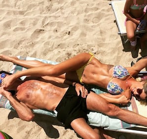Estate e voglia di mare, anche le star in costume 7