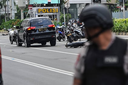 Giacarta, cadaveri riversi per le strade 5