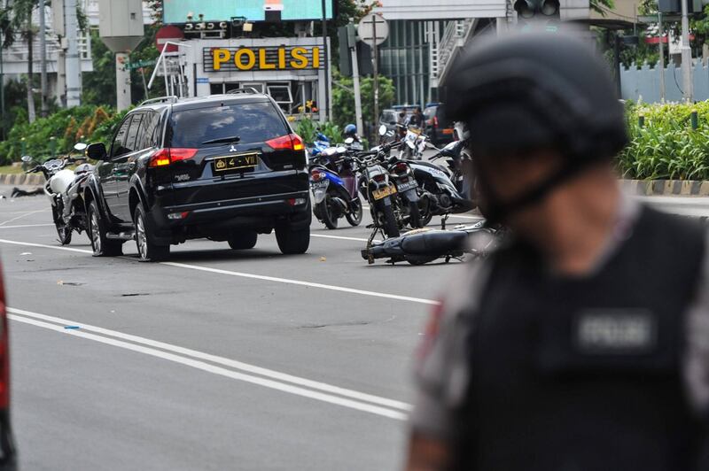 Giacarta, cadaveri riversi per le strade 5