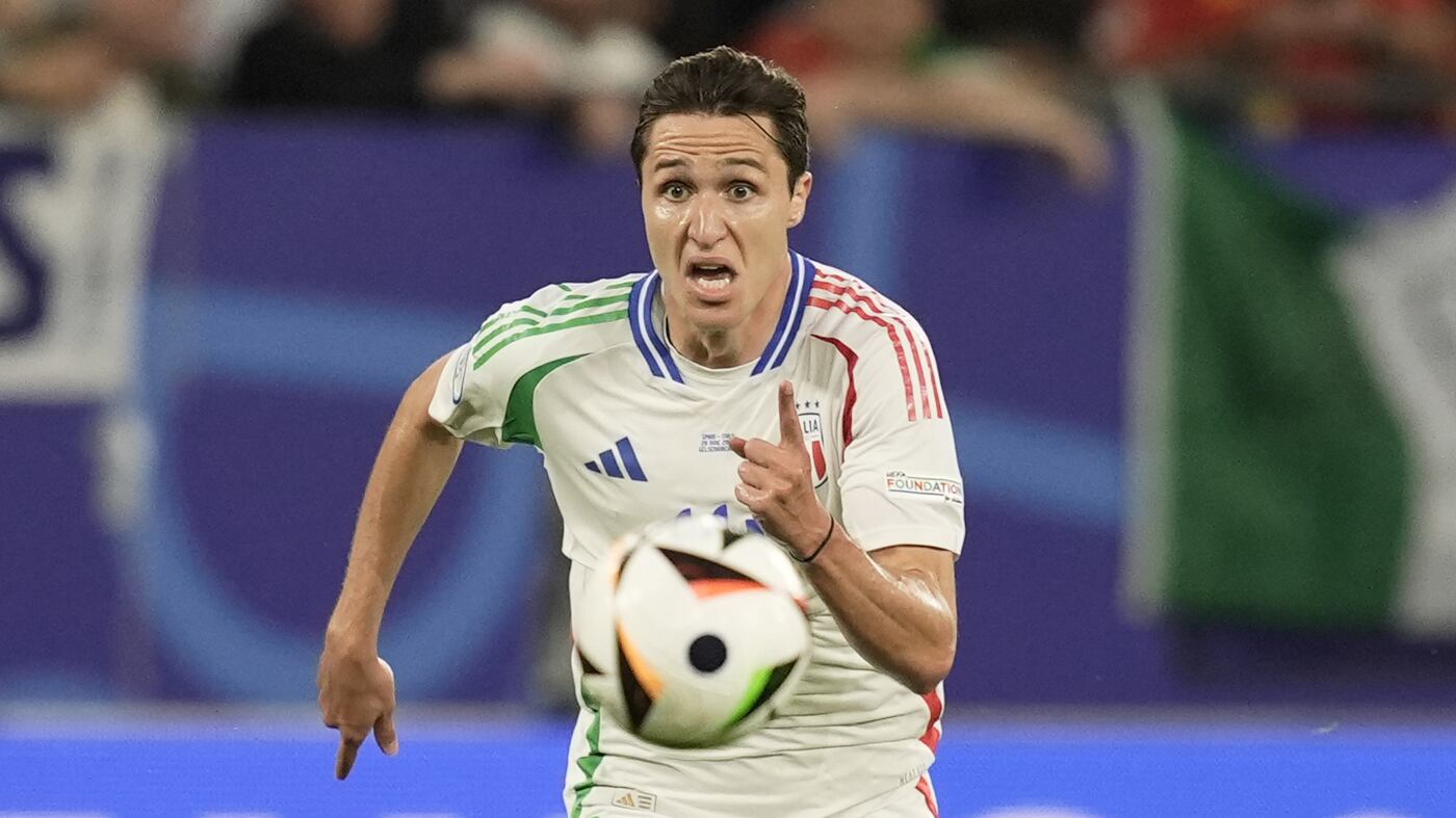 Lascia la Nazionale ma si allena con il Liverpool: scoppia la bufera su Federico Chiesa