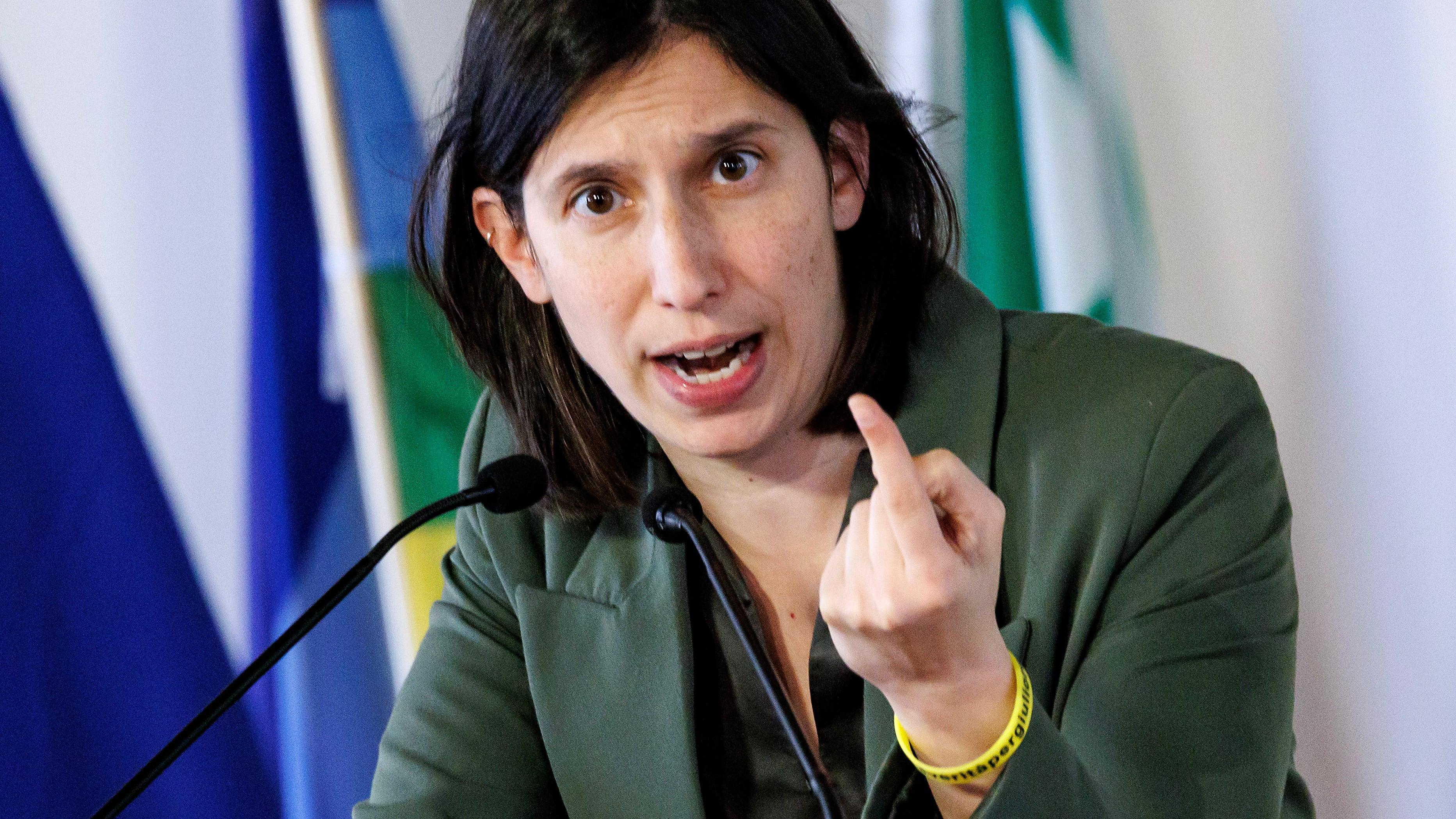 Schlein ha un problemino, Aiuto Chiara Valerio e Putin: quindi, oggi…