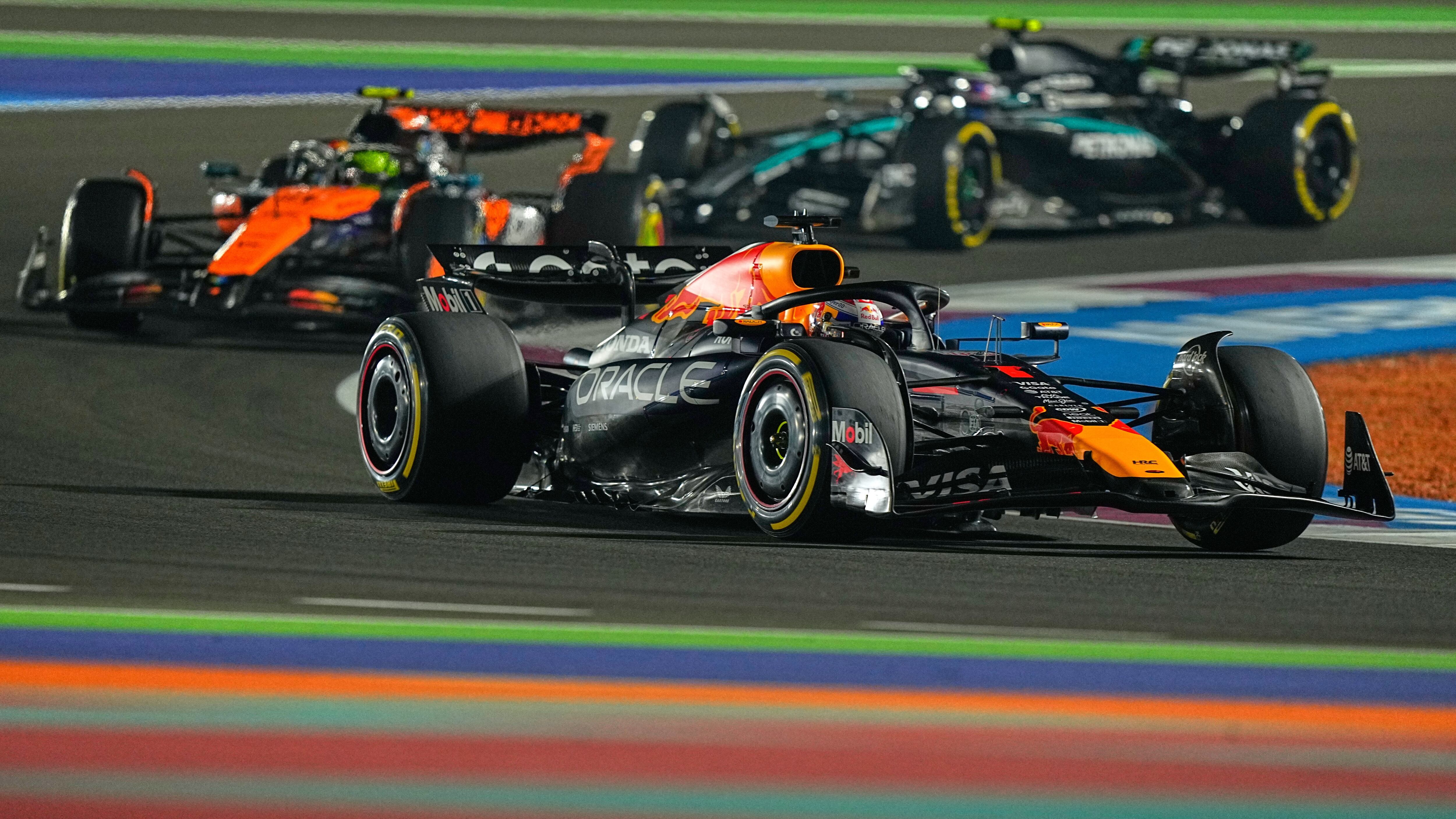 F1, errore McLaren, Verstappen trionfa e riapre il mondiale: Ferrari, non ci siamo