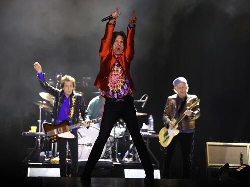 Manzoni stregato da Mick Jagger e Leopardi in gita fra i patimenti di Gardaland