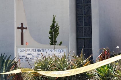 Sparatoria in una chiesa della California, arrestato un uomo di 60 anni 3