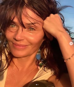 Helena Christensen seducente al sole  9