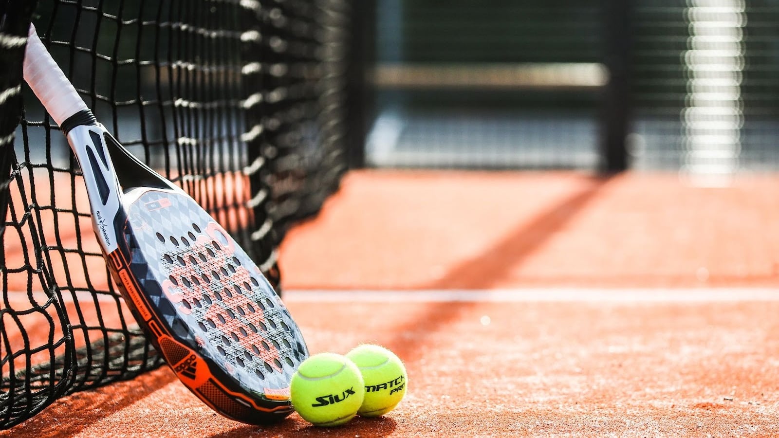 È in malattia ma gioca a padel, licenziata ma il tribunale cambia tutto