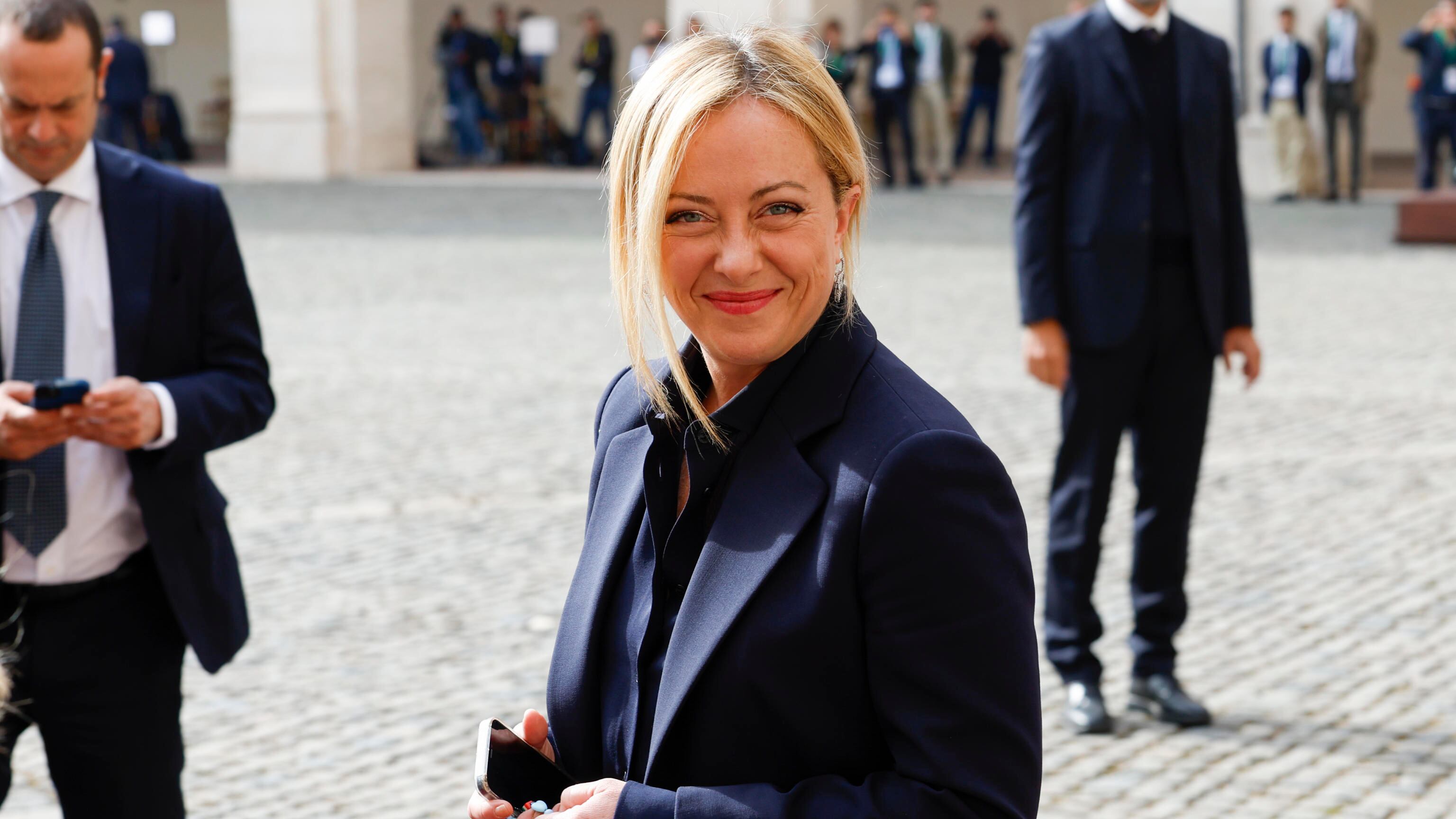 "Camicia nera, è finita la pacchia". Ancora una fake news contro Meloni