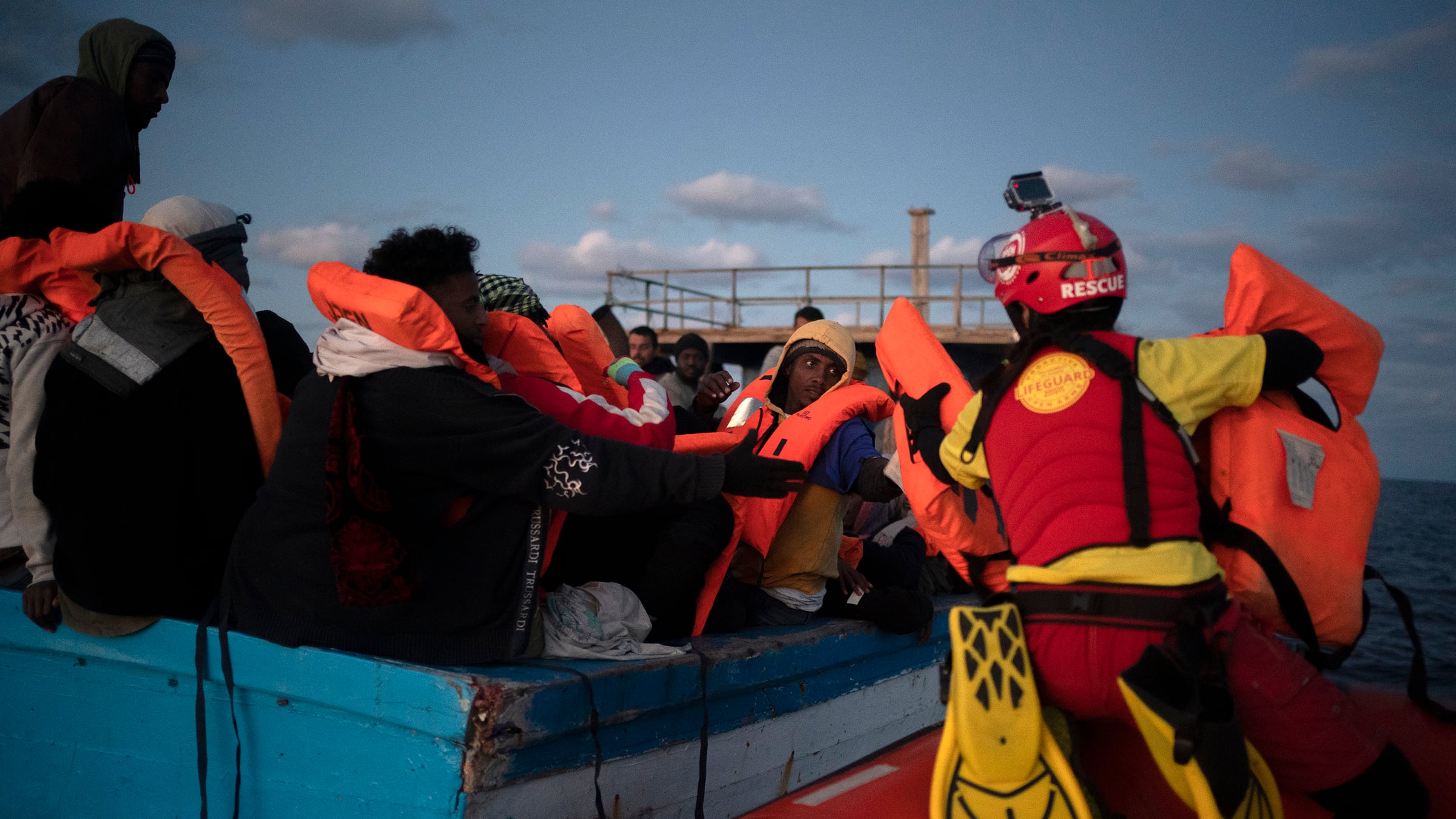 Arrivati altri 600 a Lampedusa. Allarme dei militari: pericolo epidemie