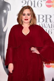 Adele, la regina dei Brit Awards 2016: foto 10