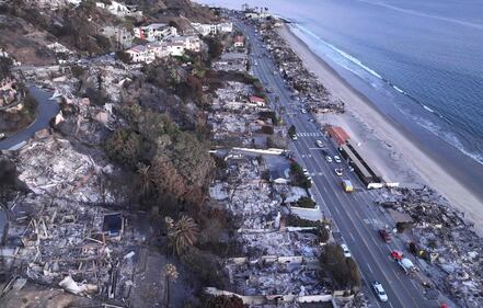 Le impressionanti immagini dall'alto della devastazione di Los Angeles 5