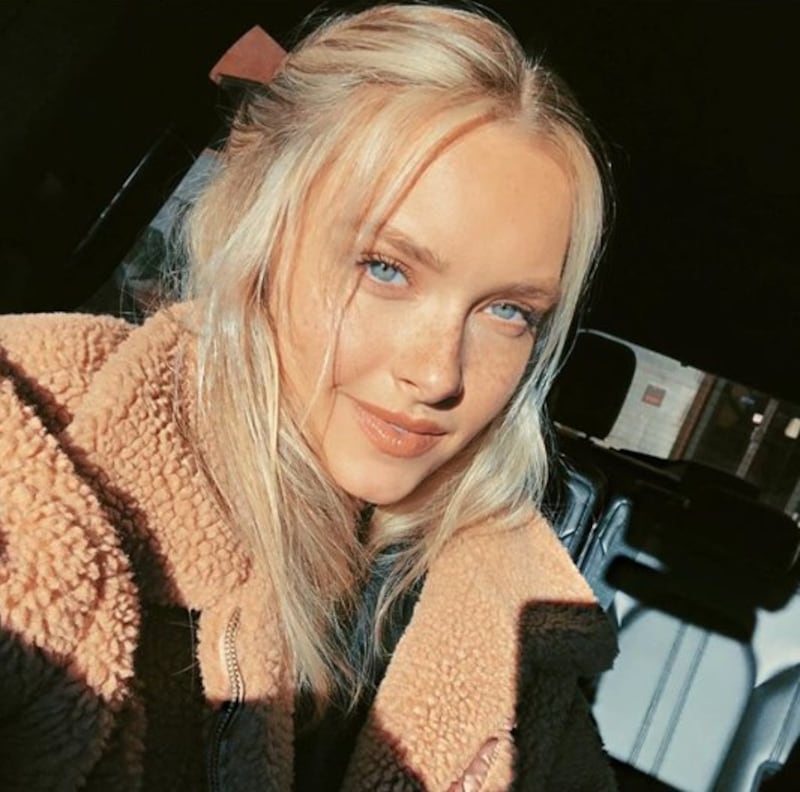 Camille Kostek, le foto più sensuali 11