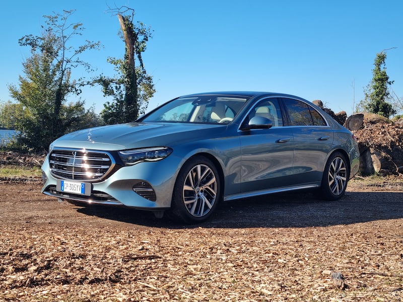 Mercedes Classe E 2024: guarda la gallery della prova 1