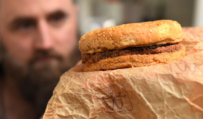 É rimasto intatto un panino del McDonald's acquistato nel 1995 5