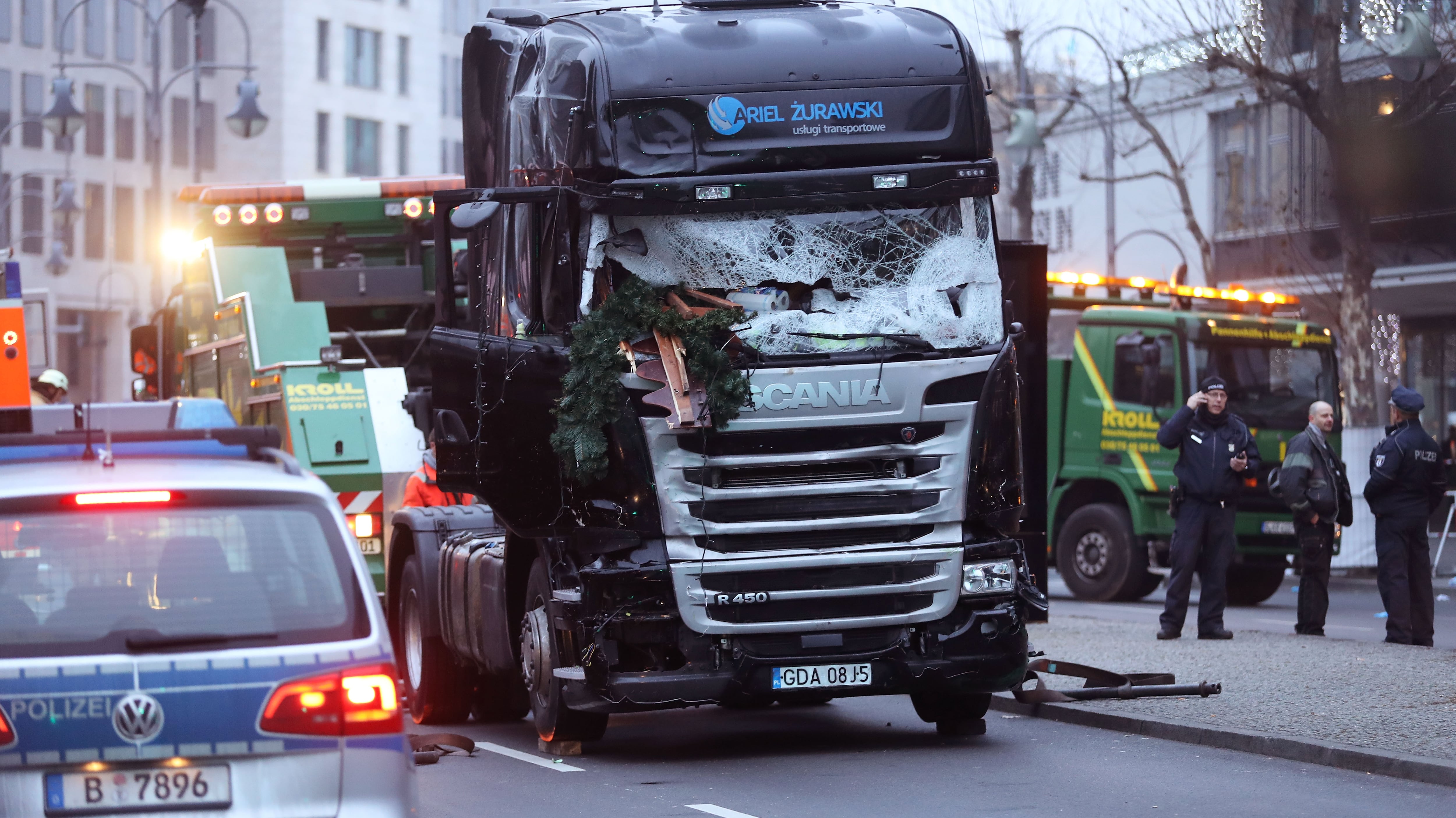 Berlino, la beffa: "Se attentato fatto col tir, niente risarcimento"