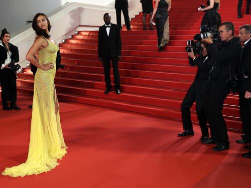 Irina a Cannes due mesi dopo la gravidanza