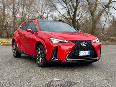 Lexus UX 300h: guarda la gallery del crossover premium giapponese 4