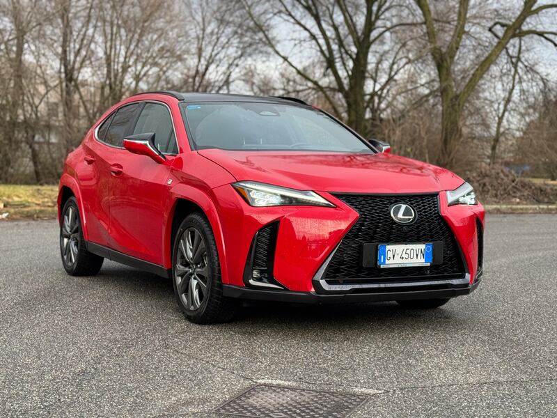 Lexus UX 300h: guarda la gallery del crossover premium giapponese 4