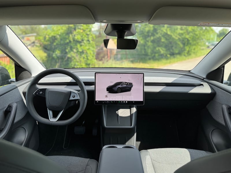 Tesla Model Y Standard: guarda tutte le foto 9
