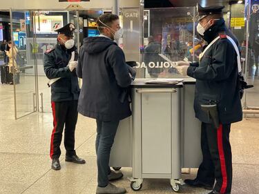 I controlli dei carabinieri alla stazione Termini dopo la promulgazione del decreto di Conte 3