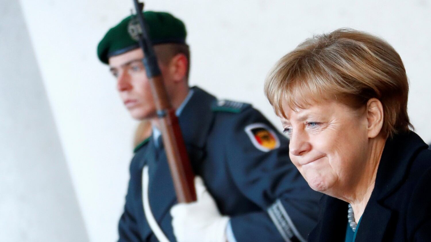 Angela all'inferno: sorpassata pure a sinistra