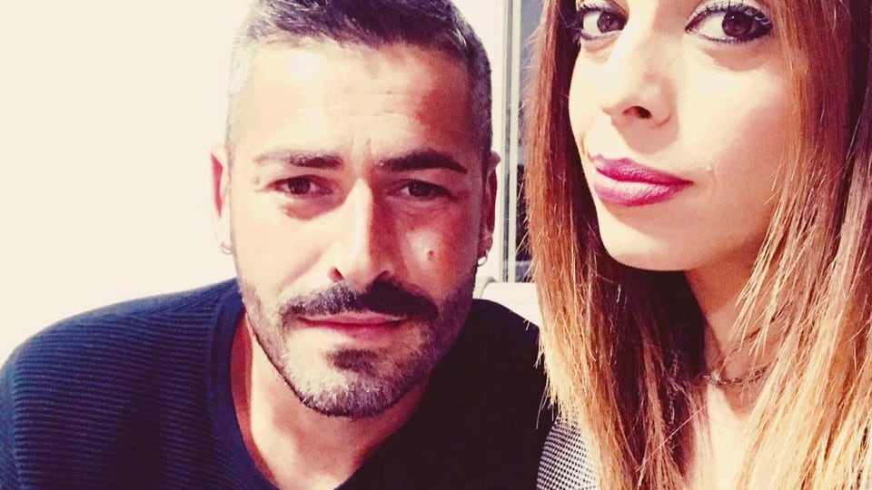 "Ho fatto un casino". La lite a letto, la brutale coltellata, poi la fuga