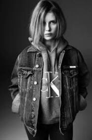La modella Lottie Moss 2