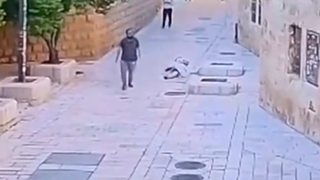 La suora aggredita a Gerusalemme, sdegno per il video choc