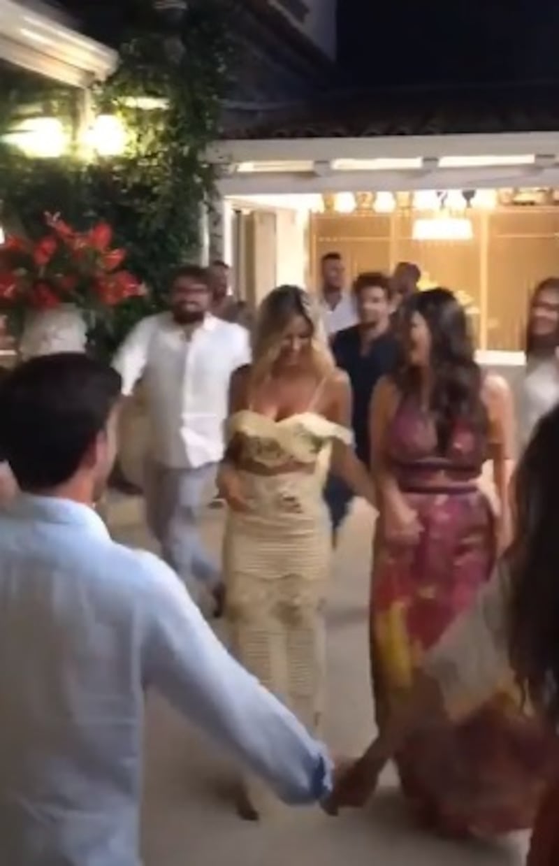 Diletta Leotta, festeggia i 28 anni con un pazzo pool party 10