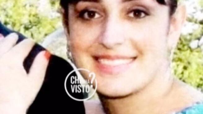 Marito la filma per otto minuti mentre muore, i dubbi della famiglia: "Avvelenata?"