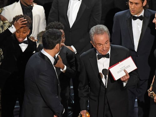 Oscar, gaffe con la busta: "La La Land, anzi Moonlight"