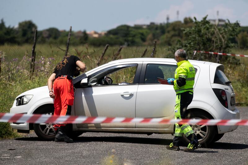 Omicidio-suicidio di Roma: l'arrivo della scientifica e il ritrovamento dell'auto dell'assassino 10