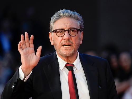 Il giallo dei bidoni della spazzatura a Roma: c'entrano Sergio Castellitto e Paolo Sorrentino