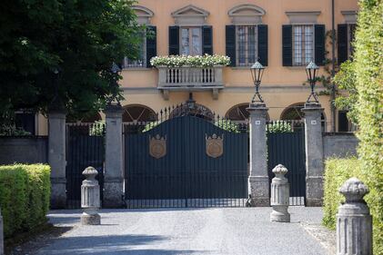 Il ritorno a casa del Cavaliere, che ha lasciato il San Raffaele 6