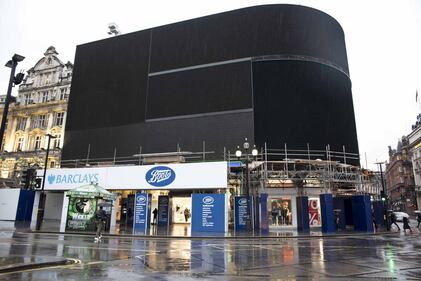 Londra, spenti per restyling i celebri schermi di Piccadilly Circus 11
